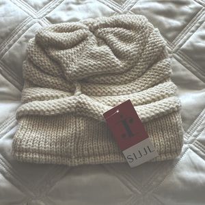 NWT Light Beige Knit 100% Wool Winter Hat with polyester lining